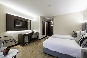 Aprilis Deluxe Hotel