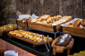 Aprilis Deluxe Hotel