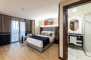 Aprilis Deluxe Hotel