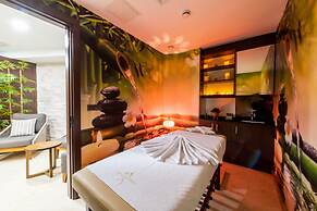 Aprilis Deluxe Hotel