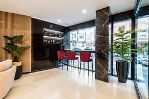 Aprilis Deluxe Hotel