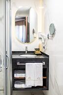 Aprilis Deluxe Hotel