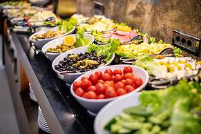 Aprilis Deluxe Hotel