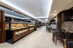 Aprilis Deluxe Hotel