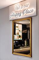 Aprilis Deluxe Hotel