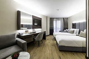 Aprilis Deluxe Hotel