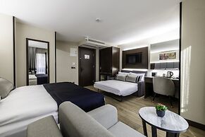 Aprilis Deluxe Hotel