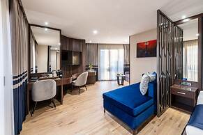 Aprilis Deluxe Hotel