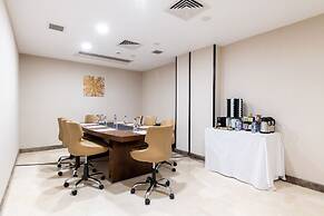 Aprilis Deluxe Hotel