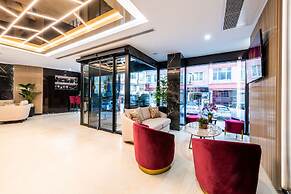 Aprilis Deluxe Hotel