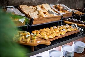 Aprilis Deluxe Hotel