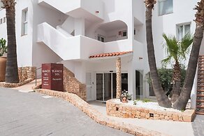 Apartamentos Blanco Sol