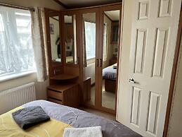 2 Bedroom Caravan at Heacham Beach With Decking