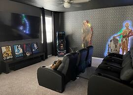 Jodie's Luxury Solara Home 6 Bedroom Home by Redawning