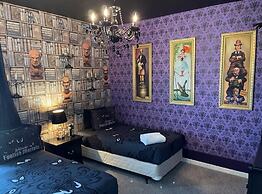 Jodie's Luxury Solara Home 6 Bedroom Home by Redawning