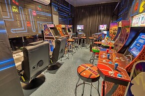 Jodie's Luxury Solara Home 6 Bedroom Home by Redawning