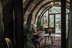 Sah Saray Cave Suites Halal Hotel