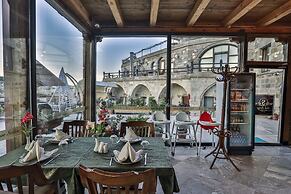 Sah Saray Cave Suites Halal Hotel