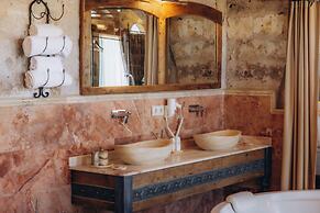 Sah Saray Cave Suites Halal Hotel