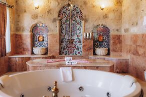 Sah Saray Cave Suites Halal Hotel