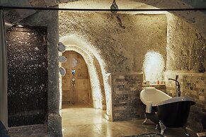 Sah Saray Cave Suites Halal Hotel