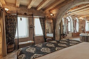 Sah Saray Cave Suites Halal Hotel