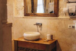 Sah Saray Cave Suites Halal Hotel