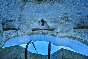 Sah Saray Cave Suites Halal Hotel