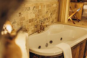 Sah Saray Cave Suites Halal Hotel