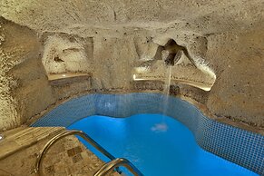 Sah Saray Cave Suites Halal Hotel