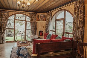 Sah Saray Cave Suites Halal Hotel