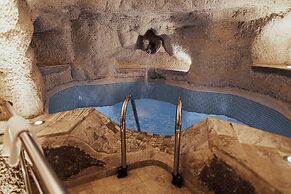 Sah Saray Cave Suites Halal Hotel