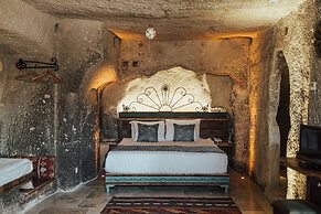 Sah Saray Cave Suites Halal Hotel