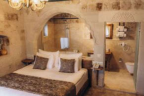 Sah Saray Cave Suites Halal Hotel
