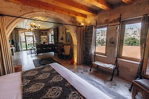 Sah Saray Cave Suites Halal Hotel