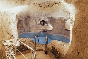 Sah Saray Cave Suites Halal Hotel
