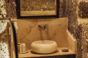 Sah Saray Cave Suites Halal Hotel