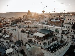 Sah Saray Cave Suites Halal Hotel