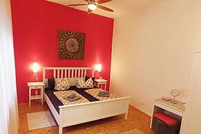 2bed Old Town Apt Sleeps 6 - Rooftop Terrace, Wifi