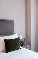 Fitzrovia apartments by DMONTRIO