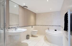 Fitzrovia apartments by DMONTRIO