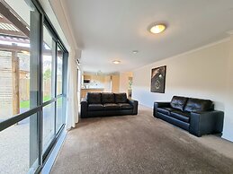 Beautiful 3BR House - WiFi - Car park