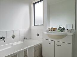 Beautiful 3BR House - WiFi - Car park