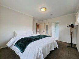 Beautiful 3BR House - WiFi - Car park