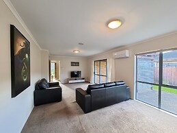 Beautiful 3BR House - WiFi - Car park