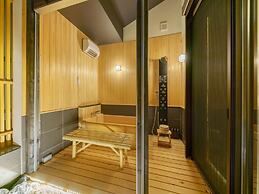 Yadoya Yanagidori West