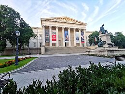 EST Grand Hotel Savoy