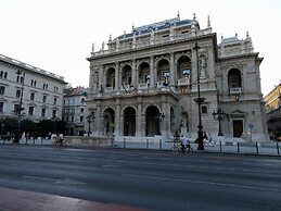 EST Grand Hotel Savoy