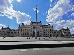 EST Grand Hotel Savoy