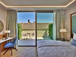 EST Grand Hotel Savoy